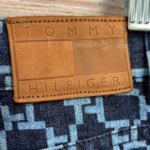 Tommy Hilfiger Classic Fit Printed Jeans - Picture 8 of 8